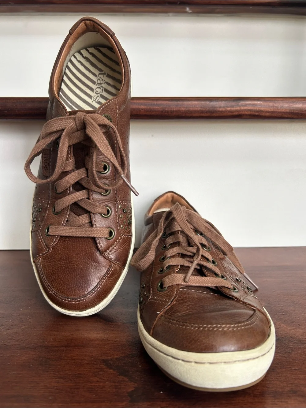 Taos Footwear casual lace